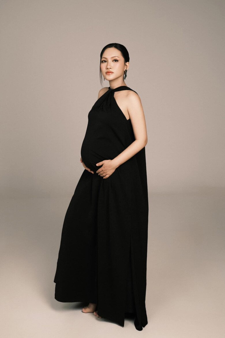 Nguyên Hà hạnh phúc khi hạ sinh con đầu lòng.