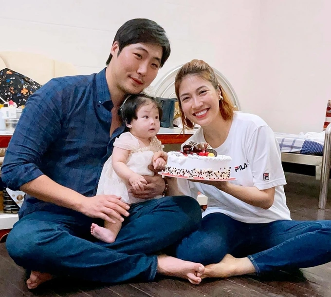 Pha Lê từng có 1 cuộc hôn nhân đổ vỡ với chồng người Hàn Quốc.