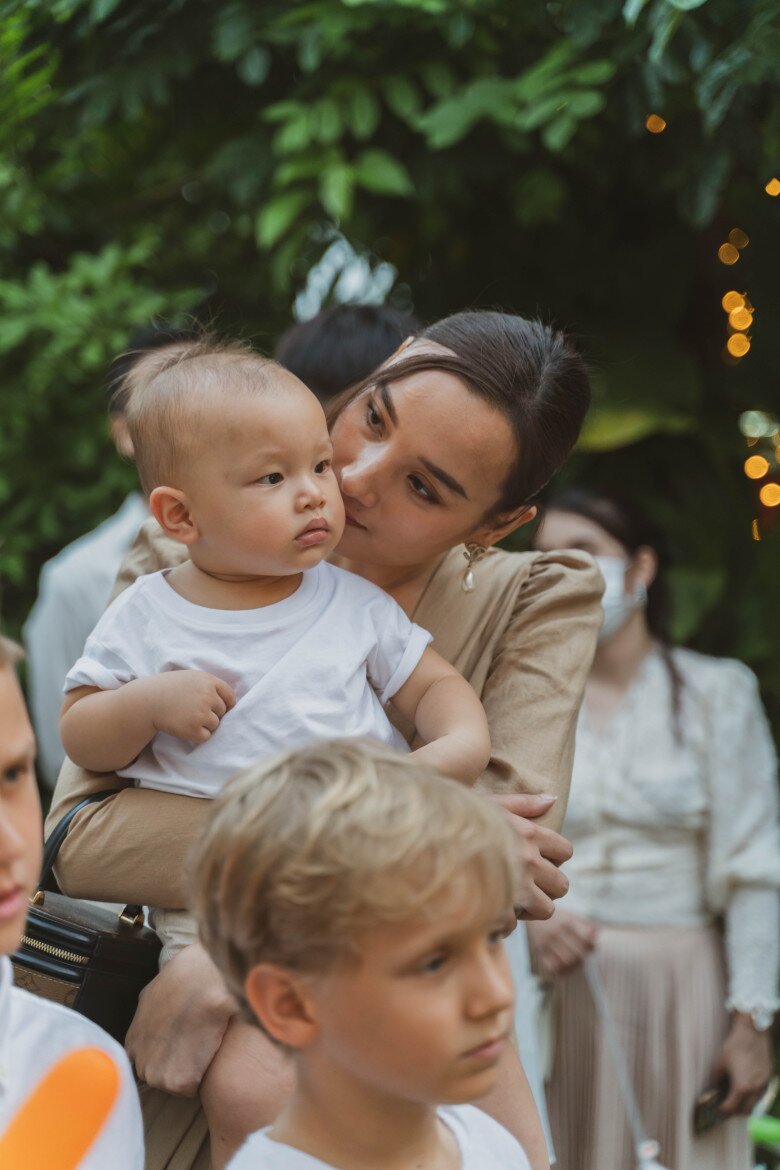 Lê Thúy yêu thương, đối xử với Lisa và Leon như con ruột.