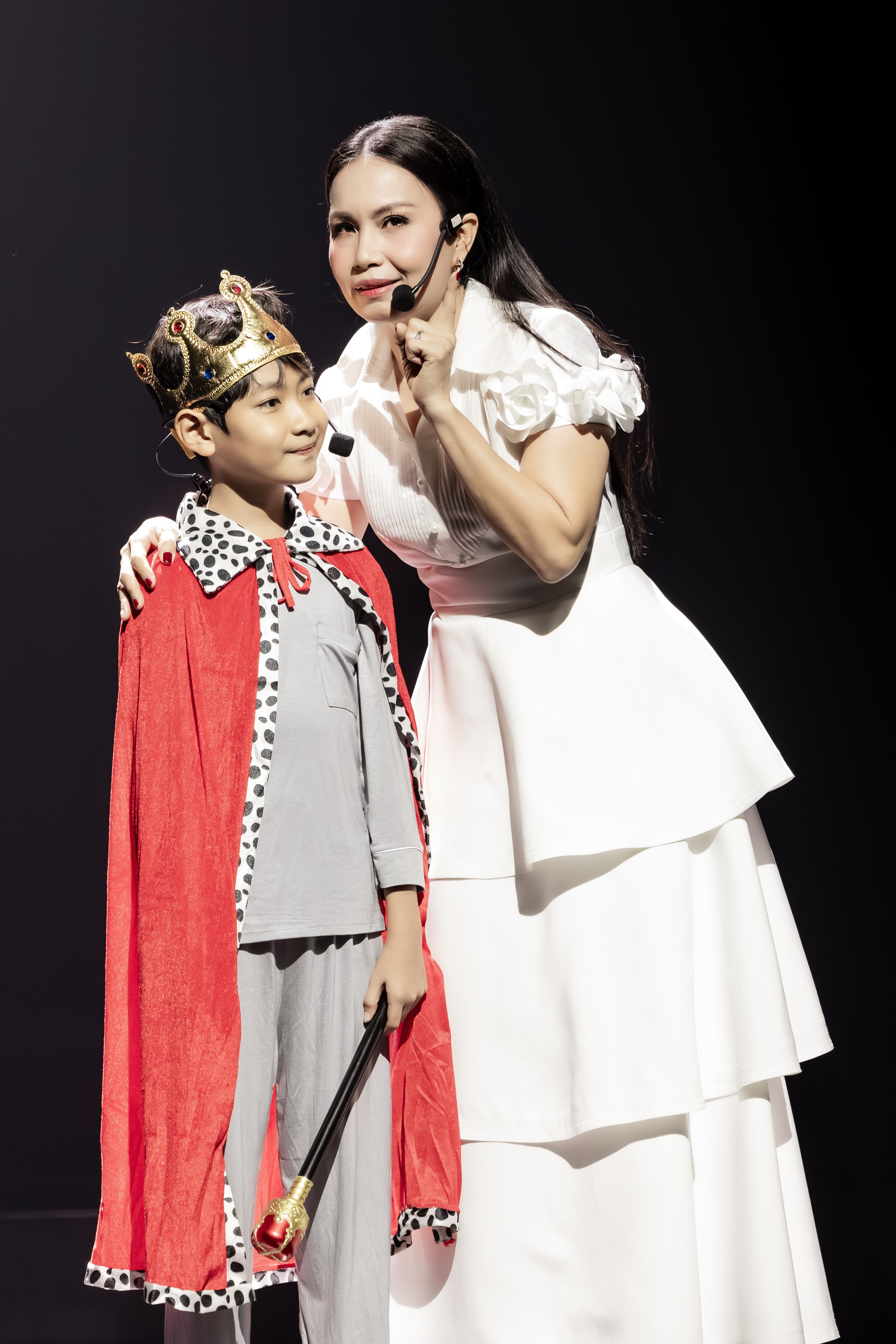 Cẩm Ly xuất hiện hỗ trợ đội Minh Tuyết.