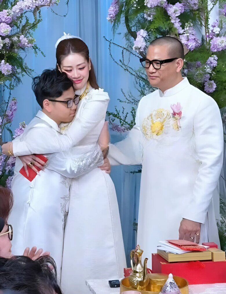 Nguyễn Long từng trải qua 1 cuộc hôn nhân đổ vỡ và có con riêng.