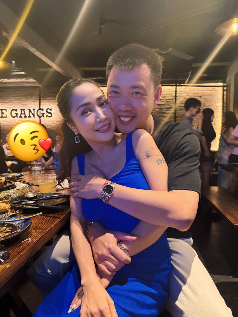 Ốc Thanh Vân có cuộc sống hạnh phúc bên mối tình đầu.