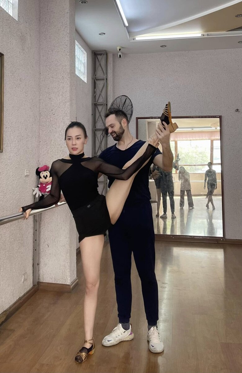 Phương Oanh từng bật khóc trước khi biểu diễn.