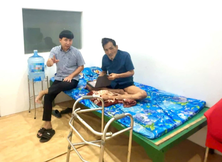 Tình hình sức khỏe của Thương Tín tiến triển tốt, song vẫn cần phải có dụng cụ để hỗ trợ đi lại.