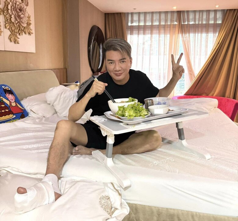 Đàm Vĩnh Hưng đệ đơn kiện chồng ca sĩ Bích Tuyền, đòi bồi thường hàng tỷ đồng.