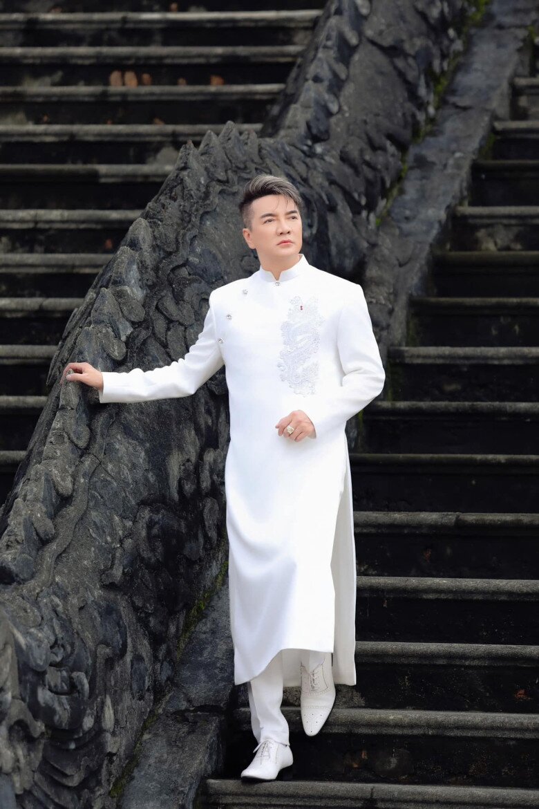 Đàm Vĩnh Hưng được mệnh danh là “ông hoàng nhạc Việt”.