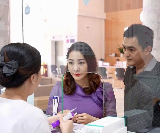 Nam diễn viên luôn đồng hành, động viên tinh thần của bà xã.