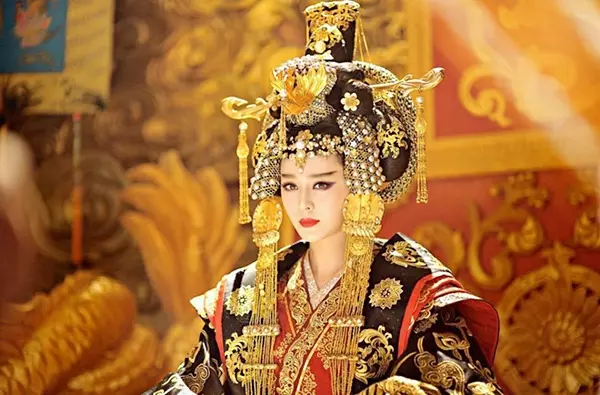 Phạm Băng Băng toát lên thần thái quyền lực, uy nghiêm khi đóng Võ Tắc Thiên.