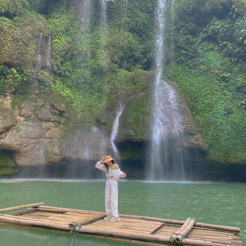 Thác Nàng Tiên được những du khách yêu thích khám phá lựa chọn bởi vẻ đẹp hoang sơ, tự nhiên vẫn được gìn giữ nguyên vẹn. Chính vì thế, con đường chinh phục ngọn thác này khá hiểm trở. (Ảnh: Mai Hoa)