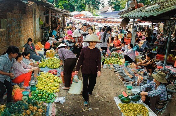 A woman selling traditional handicrafts at the market