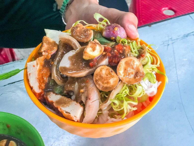 Bên trong khu chợ truyền thống lâu đời bậc nhất Ninh Thuận: Du khách mê mệt vì thứ gì cũng siêu rẻ - 3