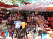 Lifestyle - Khu chợ sầm uất bậc nhất Quảng Ninh: Khách nào cũng tìm đến mua sắm, là thiên đường bán đủ thứ cực rẻ