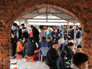 Lifestyle - Giữa lòng Hải Dương có phiên chợ quê ít ỏi còn sót lại, khách đến chợ như lạc về 30 năm trước