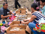 Lifestyle - Dọc sông Đà có phiên chợ họp mỗi tháng 3 lần, nhà ai có gì đều đem ra bán nên đảm bảo tươi sạch