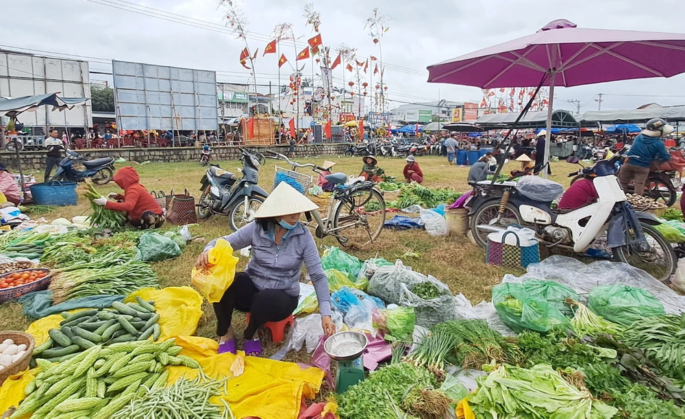 Phiên chợ độc lạ chỉ họp vào mùng 1 tết lọt top 100 phiên chợ độc đáo nhất việt nam - 4