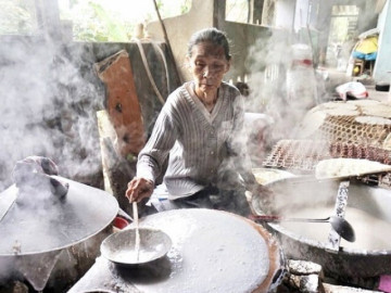 Giữa lòng Đà Nẵng có làng bánh tráng hơn 500 tuổi, được công nhận là Di sản văn hóa cấp Quốc gia