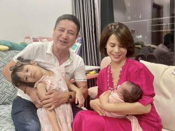 NSƯT Chí Trung U64 khéo chọn người yêu, Á hậu kém 18 tuổi mê mẩn cháu nội của bạn trai, ngắm không rời mắt