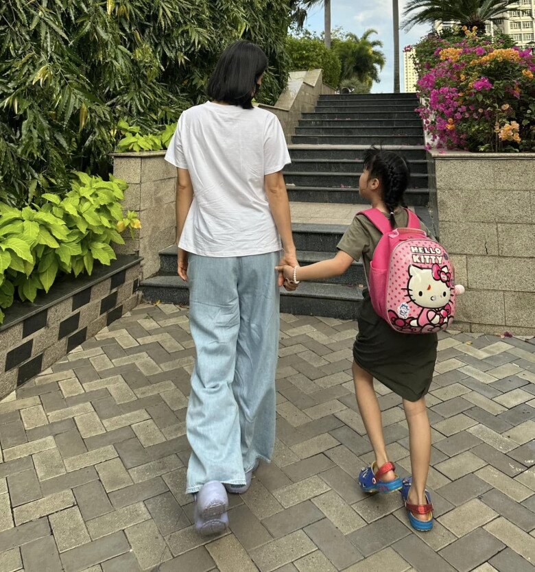 Lê Phương khoe con gái 6 tuổi xinh đẹp giống hệt bố, Quách Ngọc Tuyên vội bình luận - 2