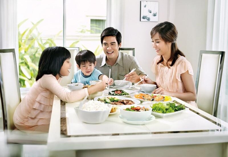 Tuy nhiên, nếu bố mẹ chuẩn bị cho con một bữa sáng "không lành mạnh" và ăn trong thời gian dài lại gây nguy hại cho sức khỏe vô cùng.