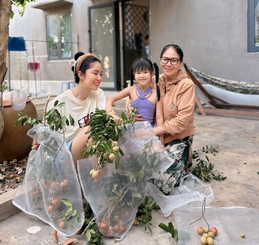 Bà nội luôn dành tình yêu thương đặc biệt cho con trai, con gái nữ diễn viên.