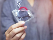 Yêu con - Thấy chiếc bao cao su đã sử dụng trong cặp sách của con trai, mẹ đơn thân đỏ mặt với những gì bé kể