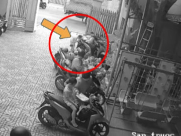 Con đi học về chân bị bỏng rộp, mẹ đi kiện nhưng câm nín khi thấy cô giáo gửi camera giám sát