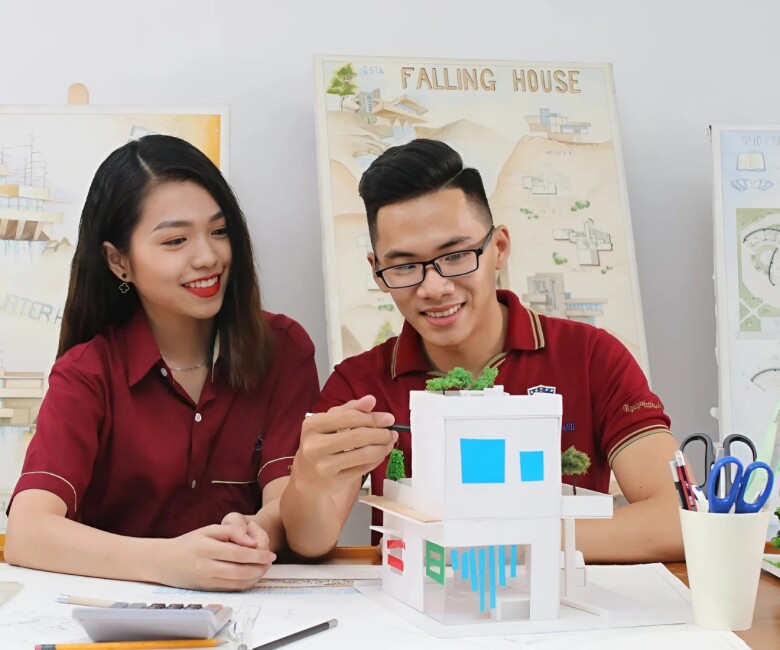 Sinh viên theo học ngành Thiết kế nội thất sẽ được trang bị những kiến thức và kỹ năng để áp dụng trong việc trang trí, thiết kế không gian nội thất và cách để tạo môi trường sống lý tưởng theo nhu cầu của gia chủ, khách hàng. 