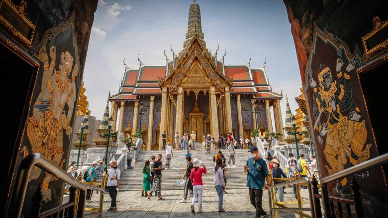 Khi gặp khó khăn trong chuyến đi du lịch tại Thái Lan, du khách Việt có thể liên hệ Đại sứ quán Việt Nam tại Thái Lan để nhờ sự hỗ trợ.