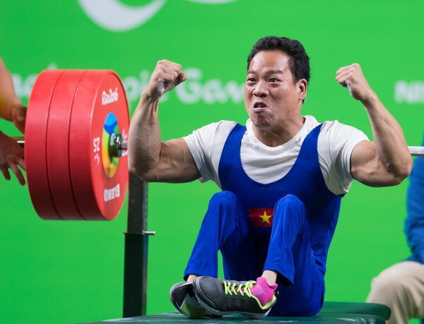 Đây là lần thứ ba liên tiếp Lê Văn Công giành huy chương tại đấu trường Paralympic, sau khi từng giành huy chương Vàng tại Rio 2016 và huy chương Bạc tại Tokyo 2021.