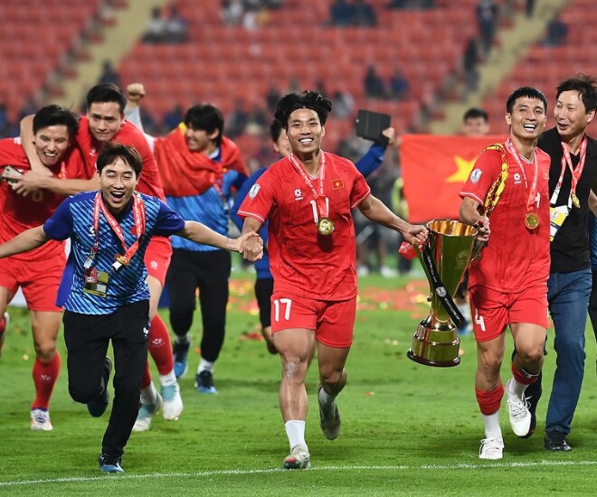 Trận đấu giữa tuyển Việt Nam và Thái Lan đã đưa người hâm mộ đi từ căng thẳng, hồi hộp đến giây phút vỡ òa hạnh phúc.