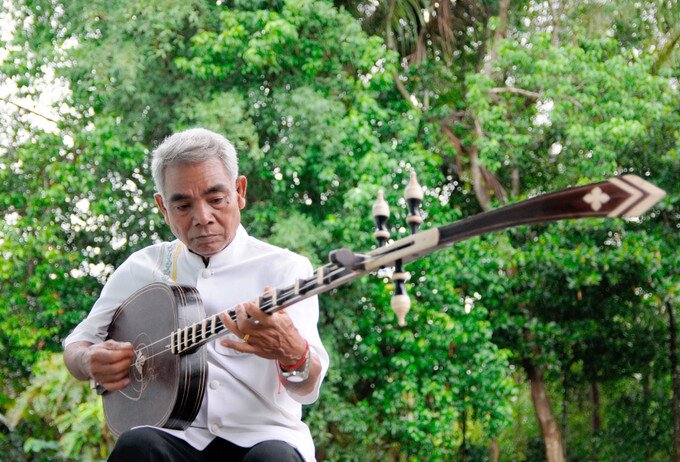 Trước đây, hầu như mỗi phum, sóc đều có người biết hát Chầm riêng Chà pây. Tuy nhiên, do đặc tính truyền miệng mà số lượng nghệ nhân Chầm riêng Chà pây ngày càng ít. Bên cạnh đó, với nhiều loại hình giải trí đa dạng như hiện nay đã khiến loại hình nghệ thuật truyền thống này dần mai một. 
