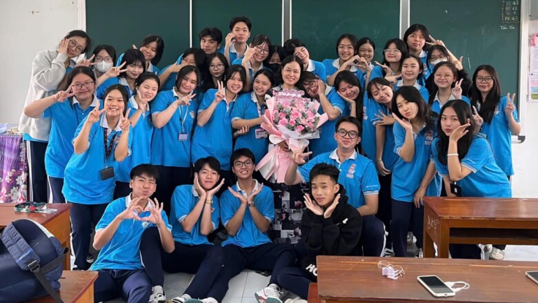 Để trở thành học sinh trường THPT Chuyên Huỳnh Mẫn Đạt, học sinh cần vượt qua ít nhất là 4 bài thi bao gồm 3 môn cơ bản và môn chuyên. Hằng năm, tỉ lệ chọi trong kỳ thi tuyển sinh khá cao vì đây là ngôi trường hệ chuyên duy nhất của tỉnh Kiên Giang.