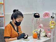 Tin tức - Ăn theo trào lưu HOT rần rần, GenZ kiếm tiền triệu mỗi ngày bằng nghề "chữa mắt lé", tân trang cho Baby Three