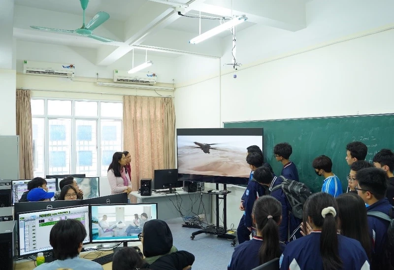 Sinh viên theo đuổi ngành Đạo diễn cần có trí tưởng tượng phong phú, sáng tạo, khả năng làm việc nhóm và tính kiên trì để theo đuổi mục tiêu của mình.