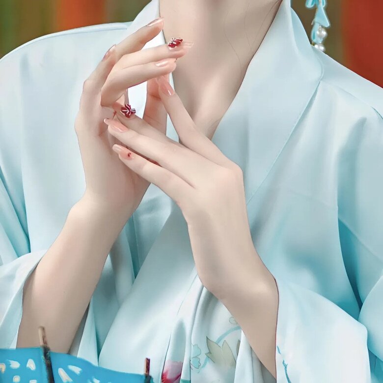 Như người mẫu của nhiều lĩnh vực khác, người mẫu tay cũng cần luyện tập và giữ gìn cơ thể để theo đuổi và duy trì nghề nghiệp.