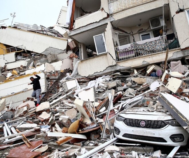 Động đất là hiện tượng rung động đột ngột của vỏ Trái đất, mạnh hay yếu tuỳ từng trận do sự dịch chuyển các mảng thạch quyển hoặc các đứt gãy ở dưới mặt đất và truyền qua các khoảng cách lớn.