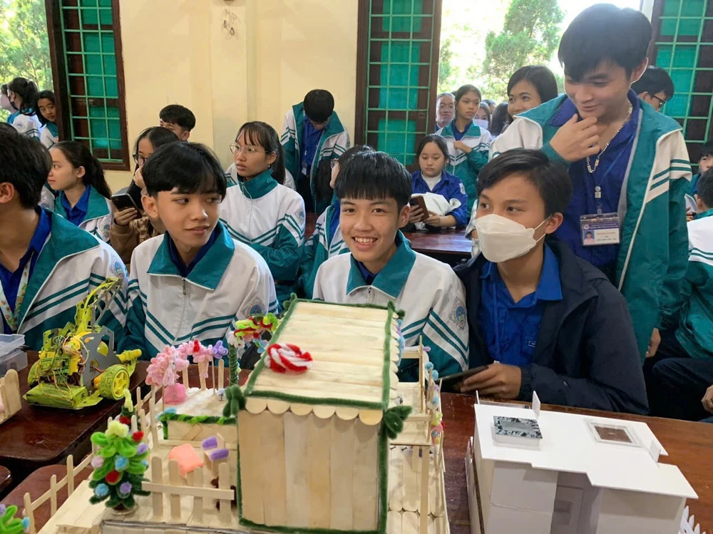 Học sinh của trường luôn có những sáng kiến hay, sẵn sàng tham gia các kỳ thi cấp tỉnh, khu vực ở đa dạng lĩnh vực: học thuật, nghiên cứu khoa học, thể thao...