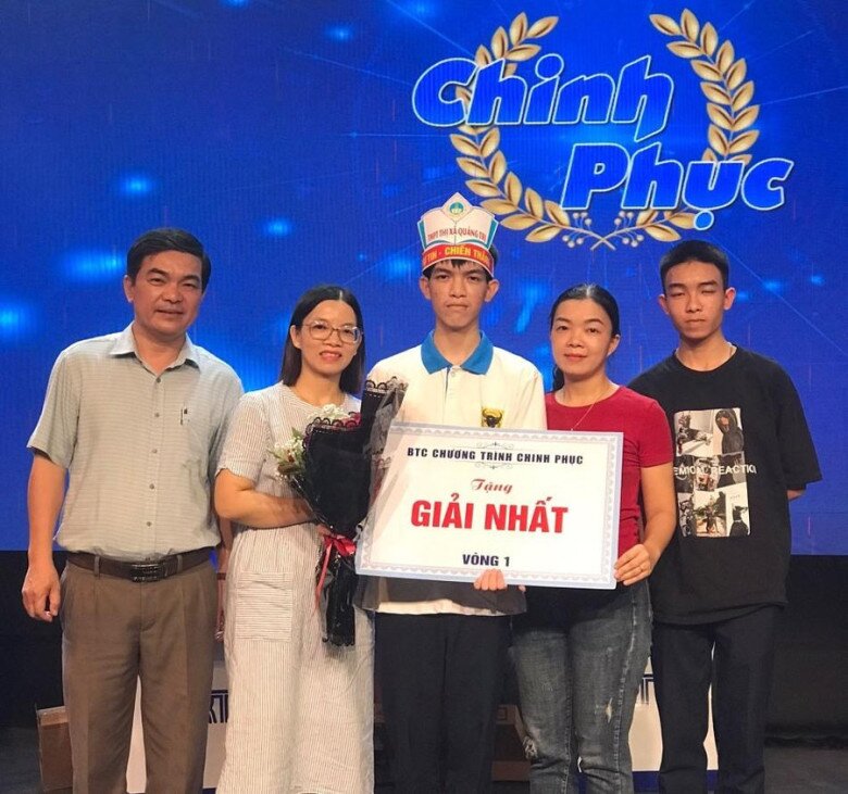 Đạt 2 điểm 10 môn Lý, Hóa và môn Toán đạt 9,25 điển, em Vũ Nguyễn Anh Dũng - học sinh trường THPT Thị xã Quảng Trị là thủ khoa khối A00 của tỉnh trong kỳ thi THPT QG 2024.