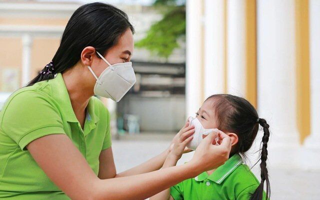 Ngoài việc tiêm vắc -xin, sáng kiến ​​ngăn ngừa cúm là rất quan trọng, bao gồm đeo mặt nạ. Tác phẩm nghệ thuật. 