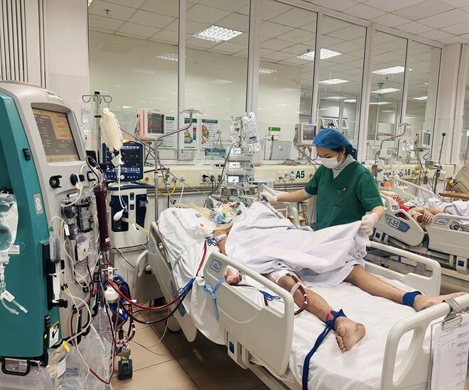 Bệnh nhân quan trọng phải chạy ECMO để duy trì cuộc sống. 