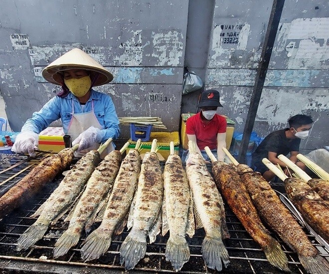 Snakehead Fish là một món quà được cung cấp bởi người dân miền Nam trong khay tài năng. Tác phẩm nghệ thuật. 