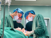 Sức khỏe - Níu giữ vòng một "nát bét" cho cô gái mắc bệnh ung thư ở Hà Nội, đã trải qua 16 đợt hóa trị