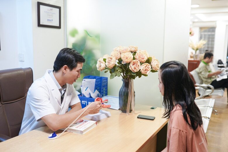 Tiến sĩ Thaneh nói rằng bản chất tử cung không độc hại, mà chỉ có nguy cơ bị thương do chăm sóc không đúng cách. 