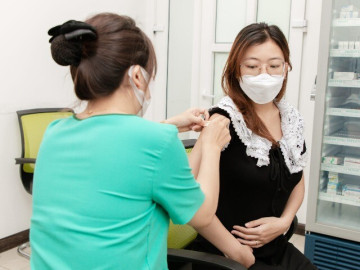 Nhiều người đi tiêm vắc xin vì lo cúm mùa gây biến chứng nặng: Mới tiêm liệu có tác dụng bảo vệ cơ thể?