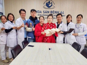 Thai phụ vỡ ối từ tuần 22, một chân em bé sa ra ngoài nhưng bác sĩ vẫn quyết giữ thai và phép màu đã đến