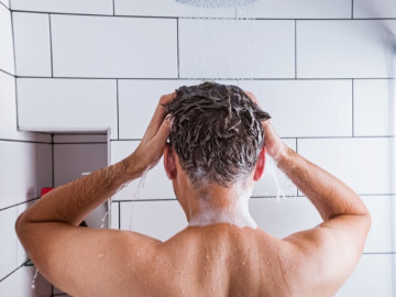 Tắm đêm rồi đi ngủ, sáng dậy người đàn ông phát hiện méo miệng, vội vàng đến viện vì nghĩ đột quỵ