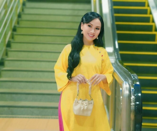 Ca sĩ Hà Phương.