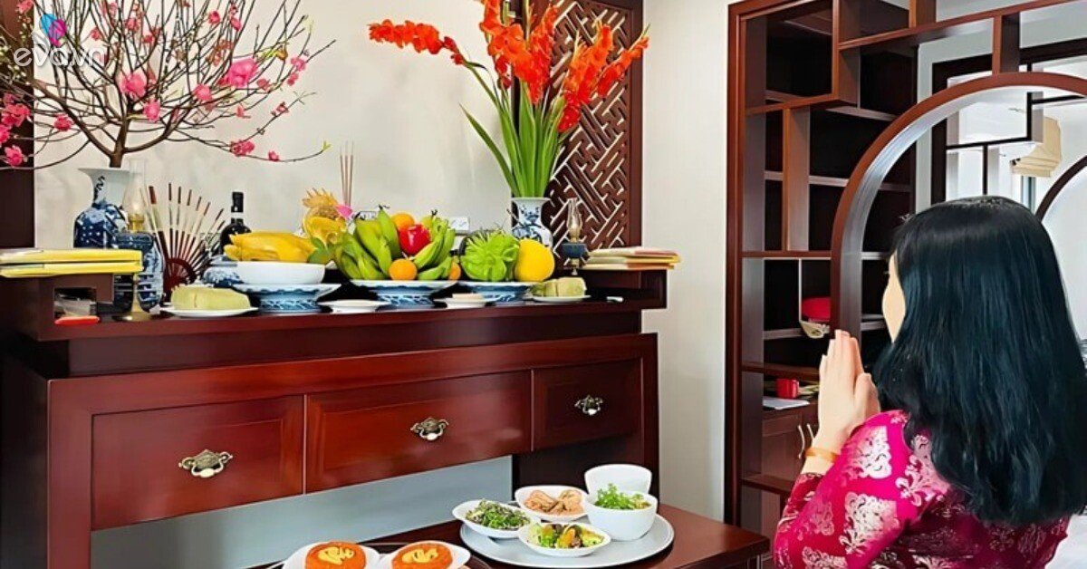 Thắp hương Rằm tháng Chạp nên tuân theo quy tắc “2 nên đặt – 3 không đặt” trên bàn thờ