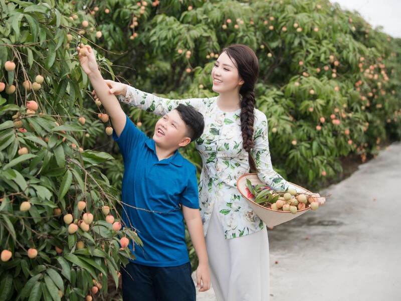 Thụy Vân chia sẻ: "May mắn là Tony thích chia sẻ cùng mẹ. Mẹ đi làm sự kiện thức khuya dậy sớm, cậu dù muốn bên mẹ nhưng chủ động bắt mẹ ngủ sớm. Tony thường ghi nhớ trong đầu những chuyện mà bạn ấy thắc mắc rồi khi hai mẹ con có nhiều thời gian thì bắt đầu tâm sự".