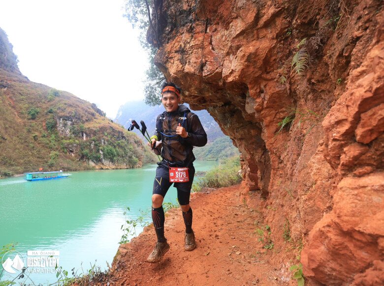 Lâm Bảo Châu tham gia giải chạy 50km ở Hà Giang.